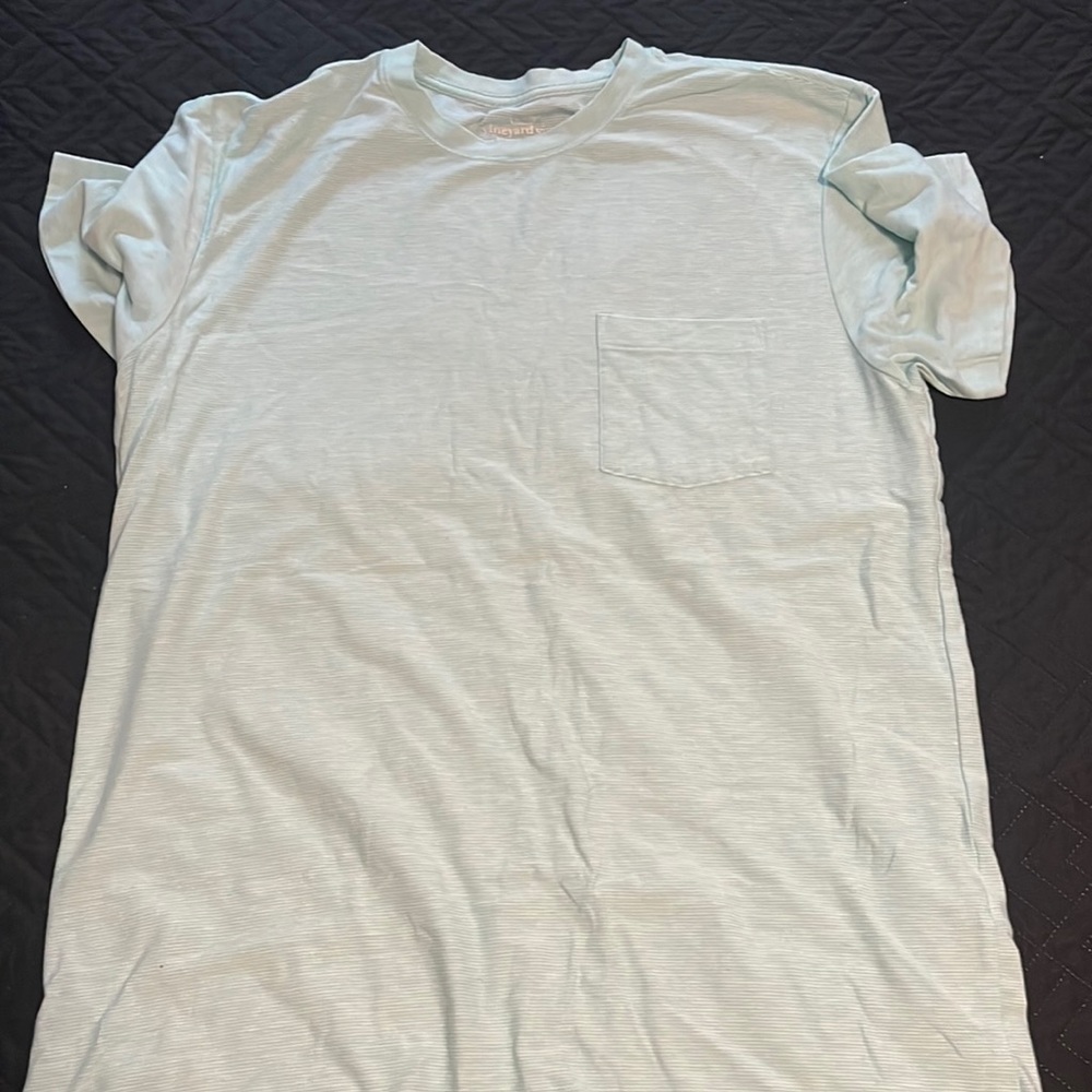 Vineyard vines pocket t-shirt